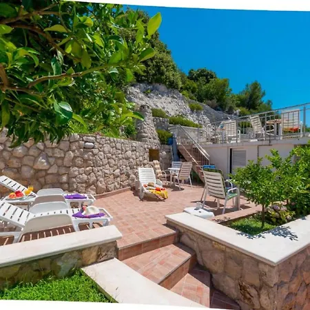 Apartament Borna *